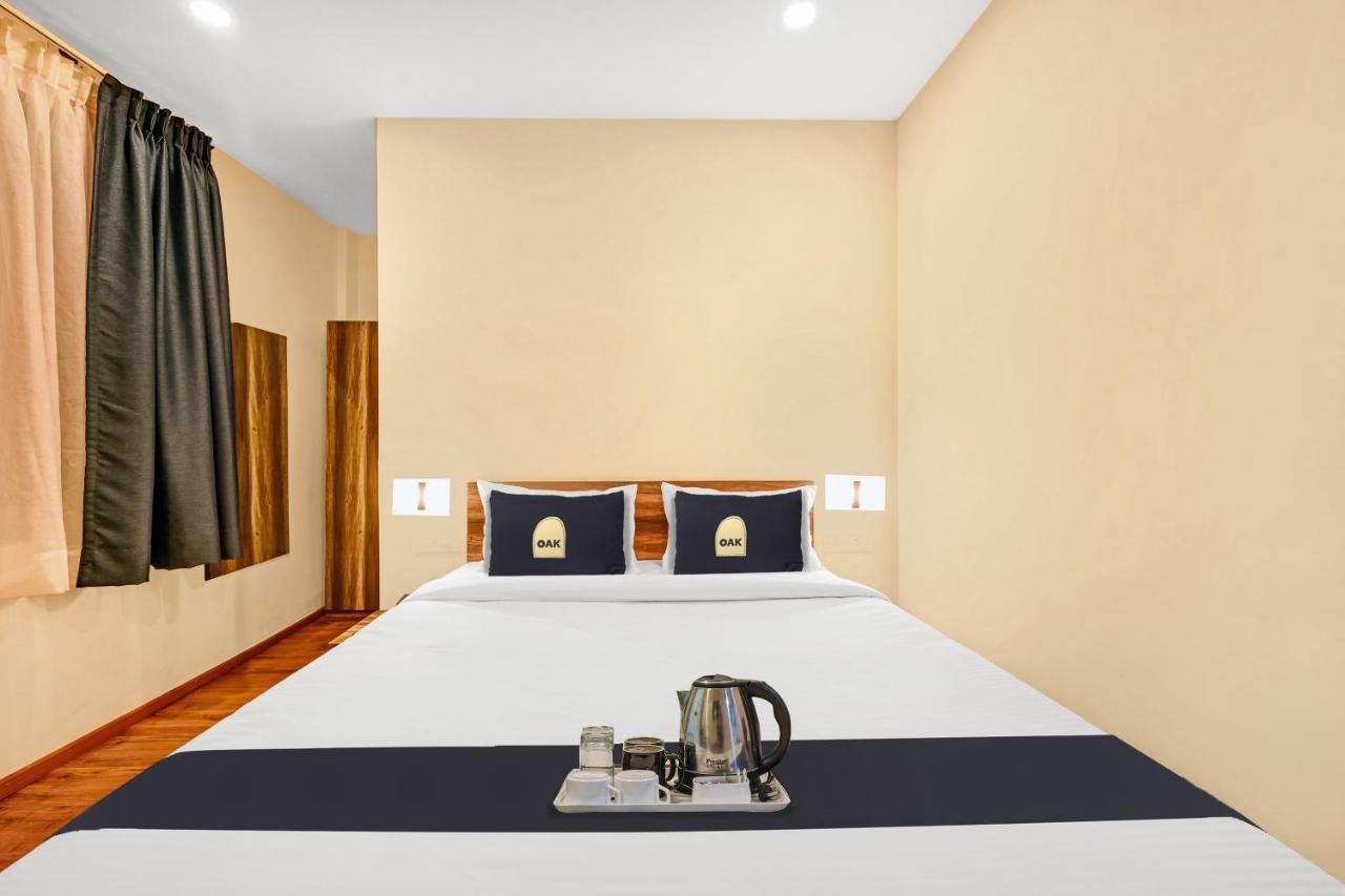 Super Townhouse Oak Hillside Aqua Hotel Khandagiri Exterior photo