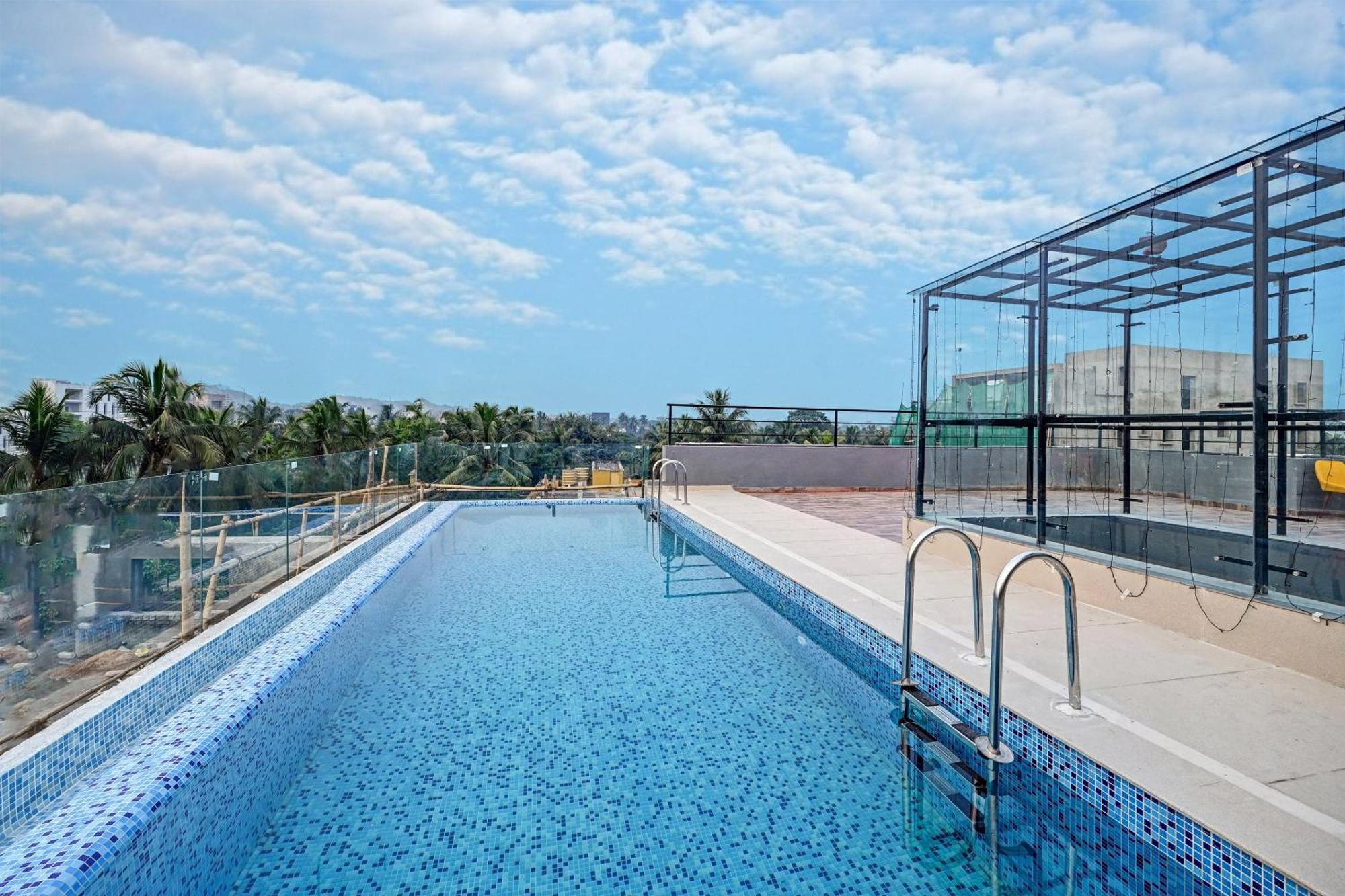 Super Townhouse Oak Hillside Aqua Hotel Khandagiri Exterior photo