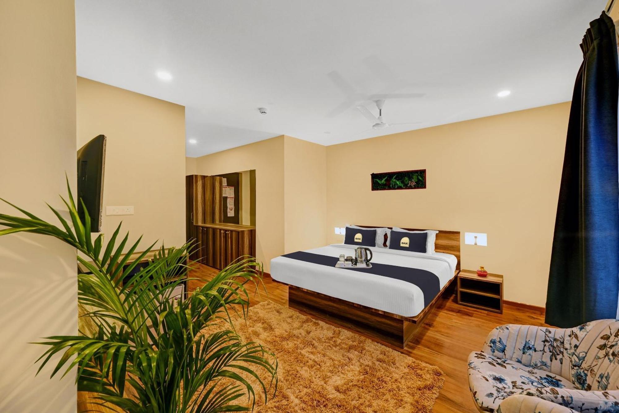 Super Townhouse Oak Hillside Aqua Hotel Khandagiri Exterior photo